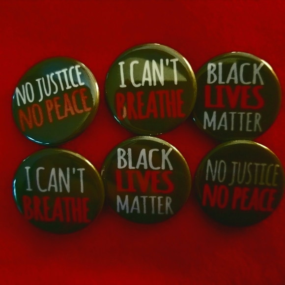 Set of 6 Black Lives Matter Buttons Pins - Picture 1 of 1